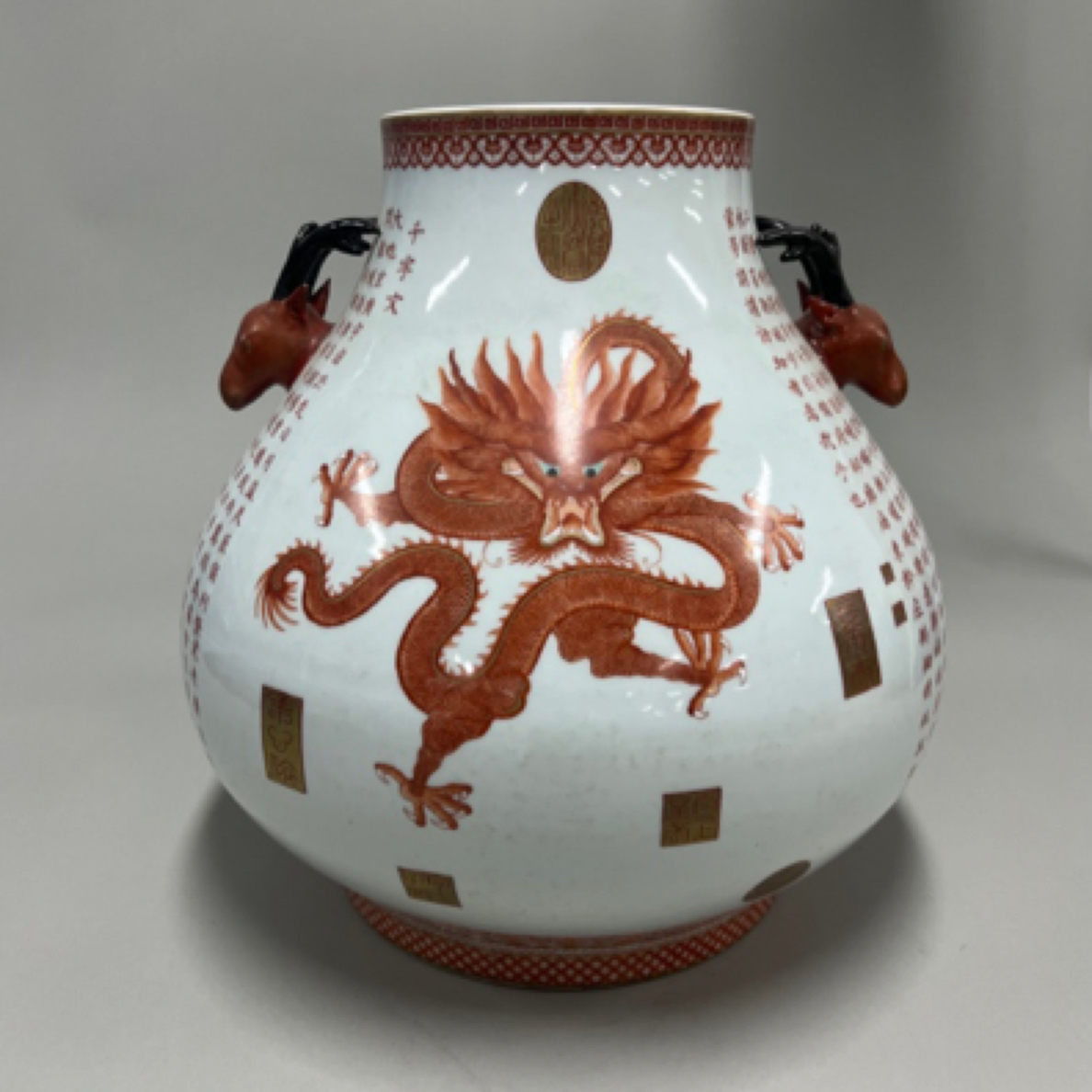 清 矾红龙纹绘千字纹鹿头尊