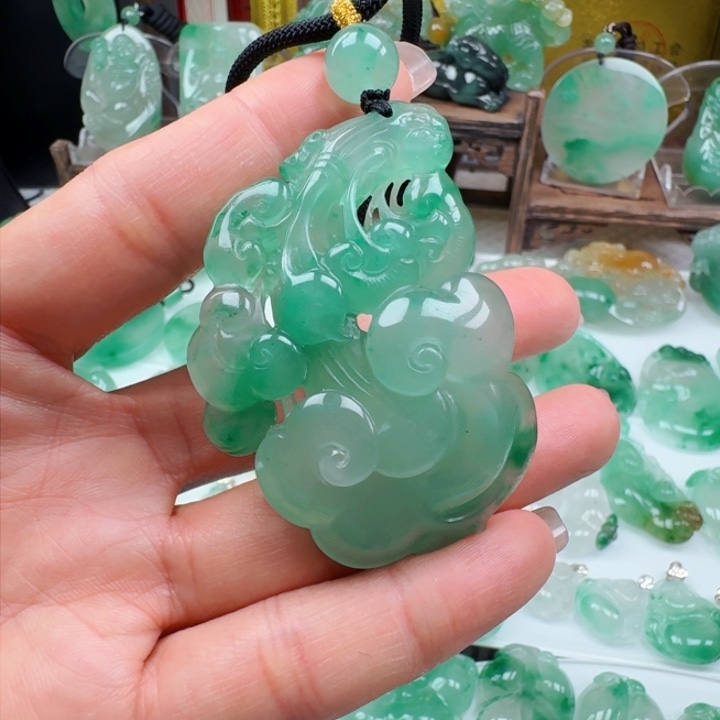 石英质玉未镶嵌颈饰