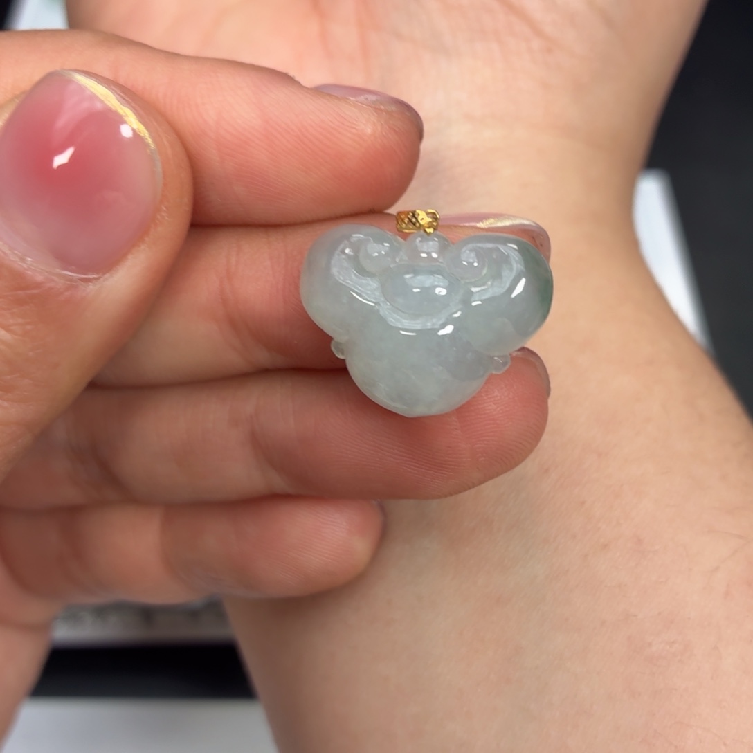 翡翠18K金镶嵌颈饰如意锁