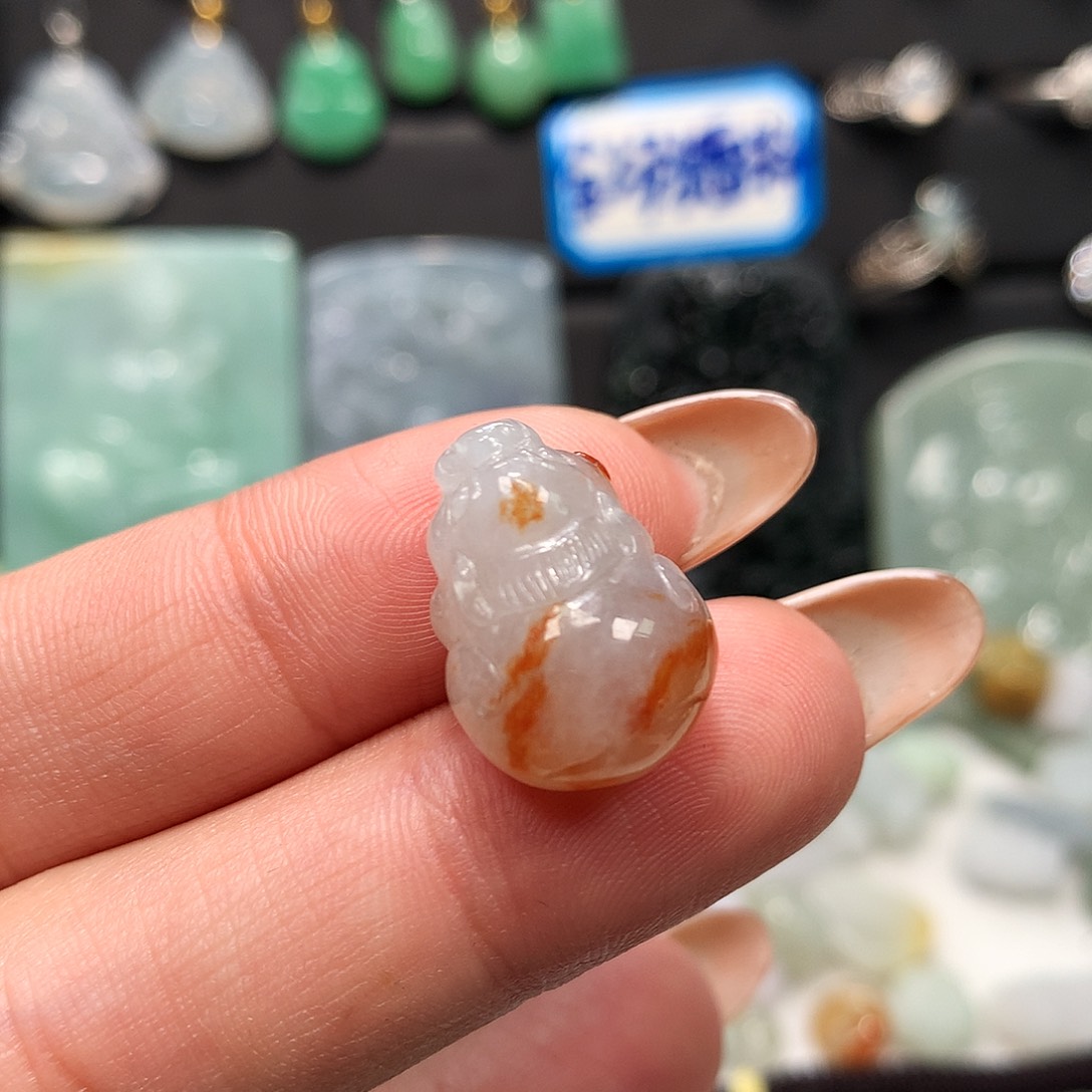 翡翠未镶嵌颈饰貔貅