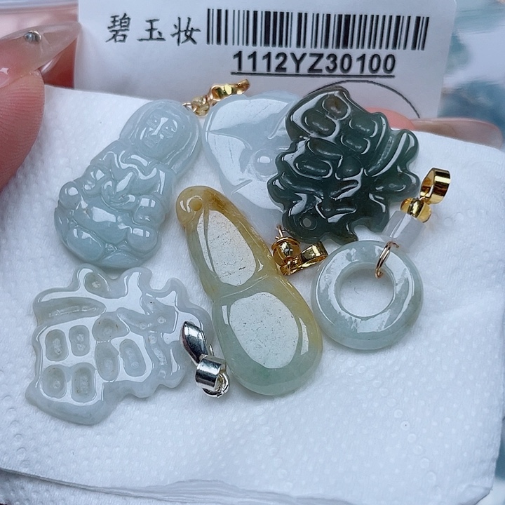 吊坠(不含链)未镶嵌翡翠