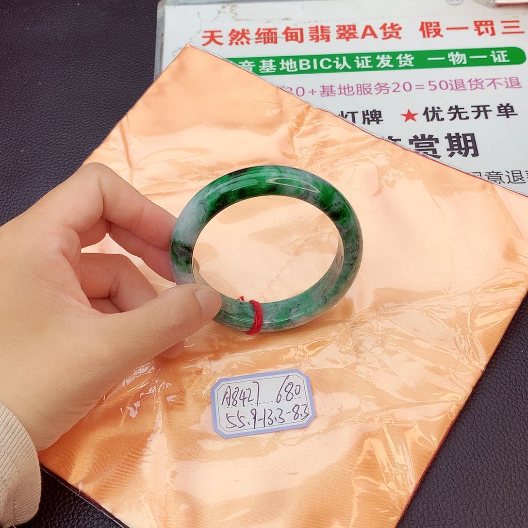 翡翠手镯未镶嵌翡翠
