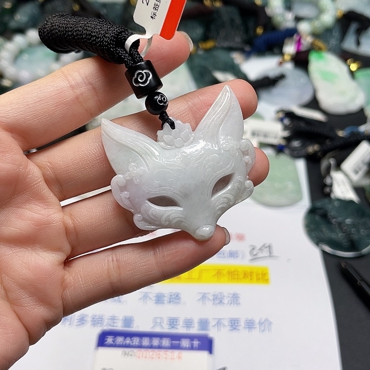 翡翠未镶嵌颈饰一