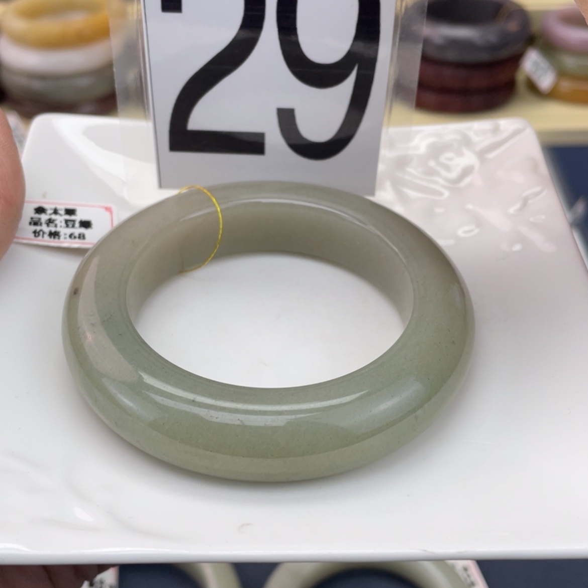 【闪购商品】石英质玉手镯未镶嵌