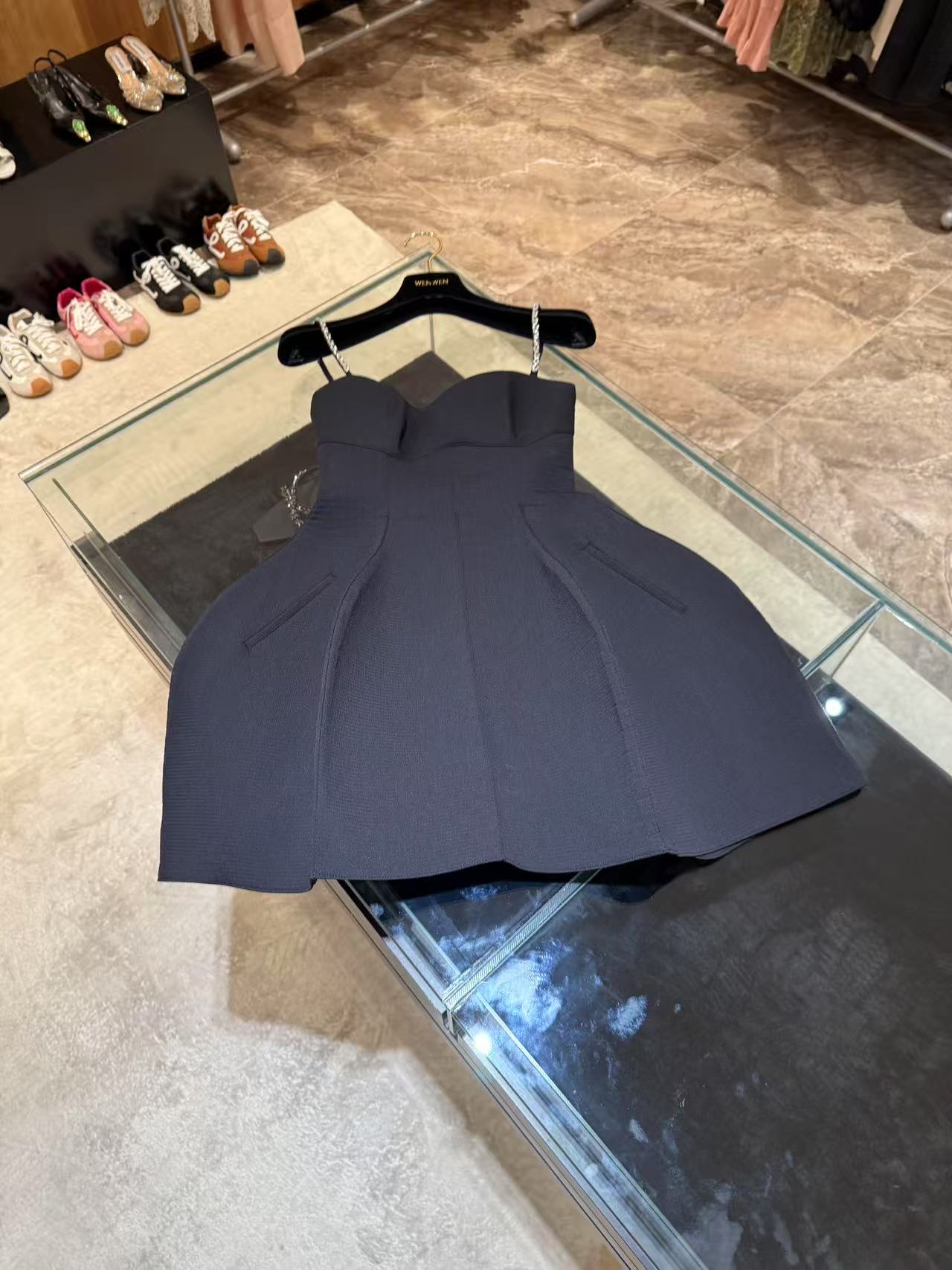 WW2025新款女士黑色压褶吊带连衣裙W201169