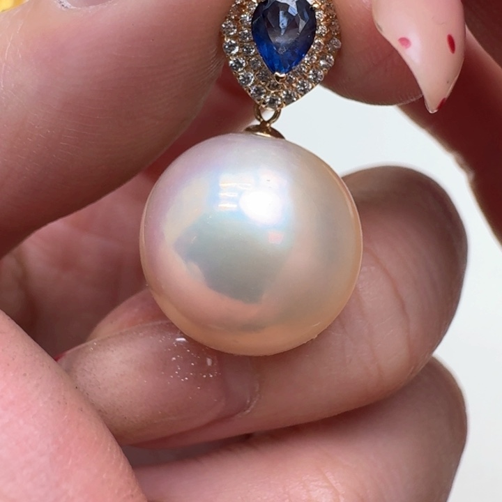 拼合珍珠（马贝珠）颈饰18K金镶嵌