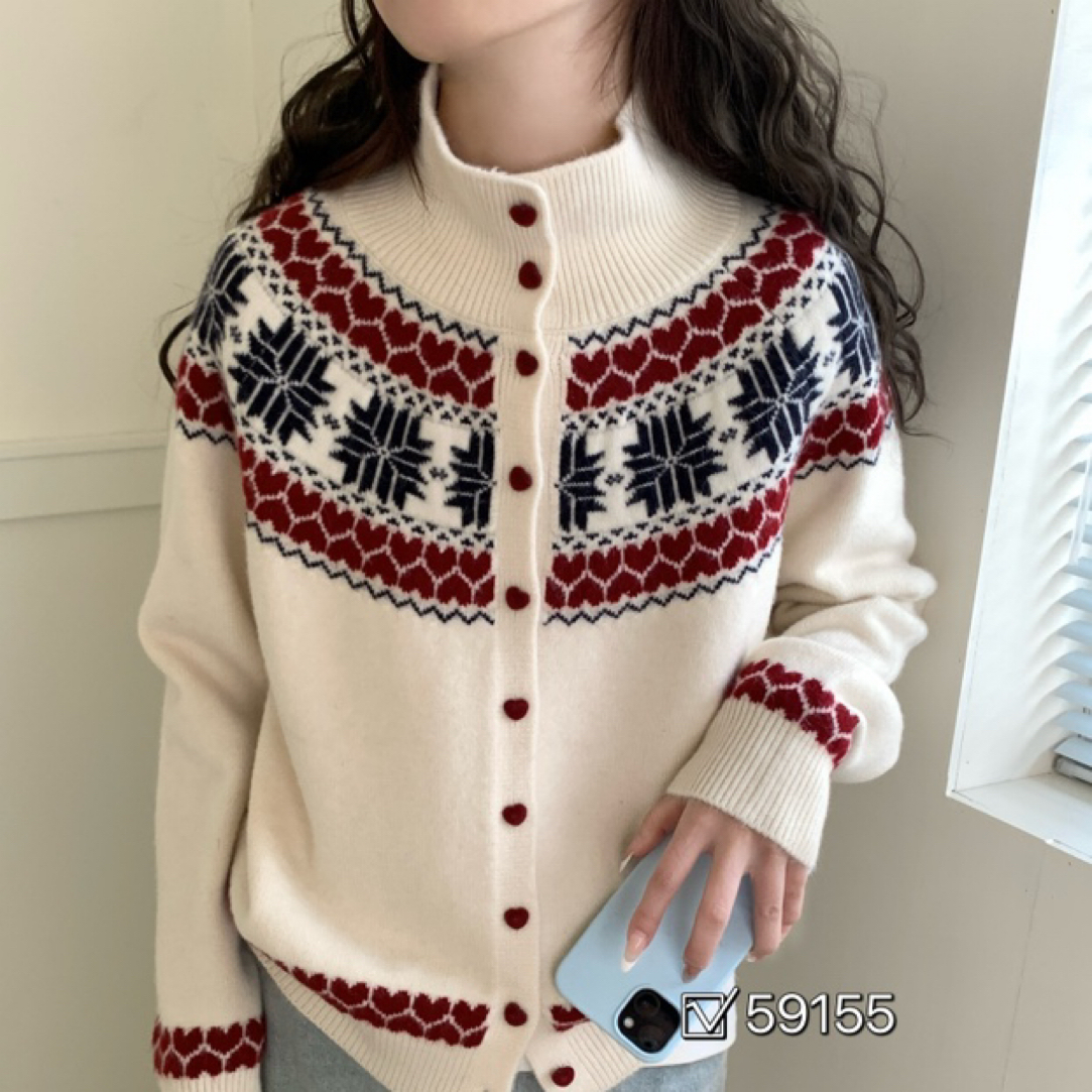 费尔岛 59155 复古提花爱心扣高领开衫