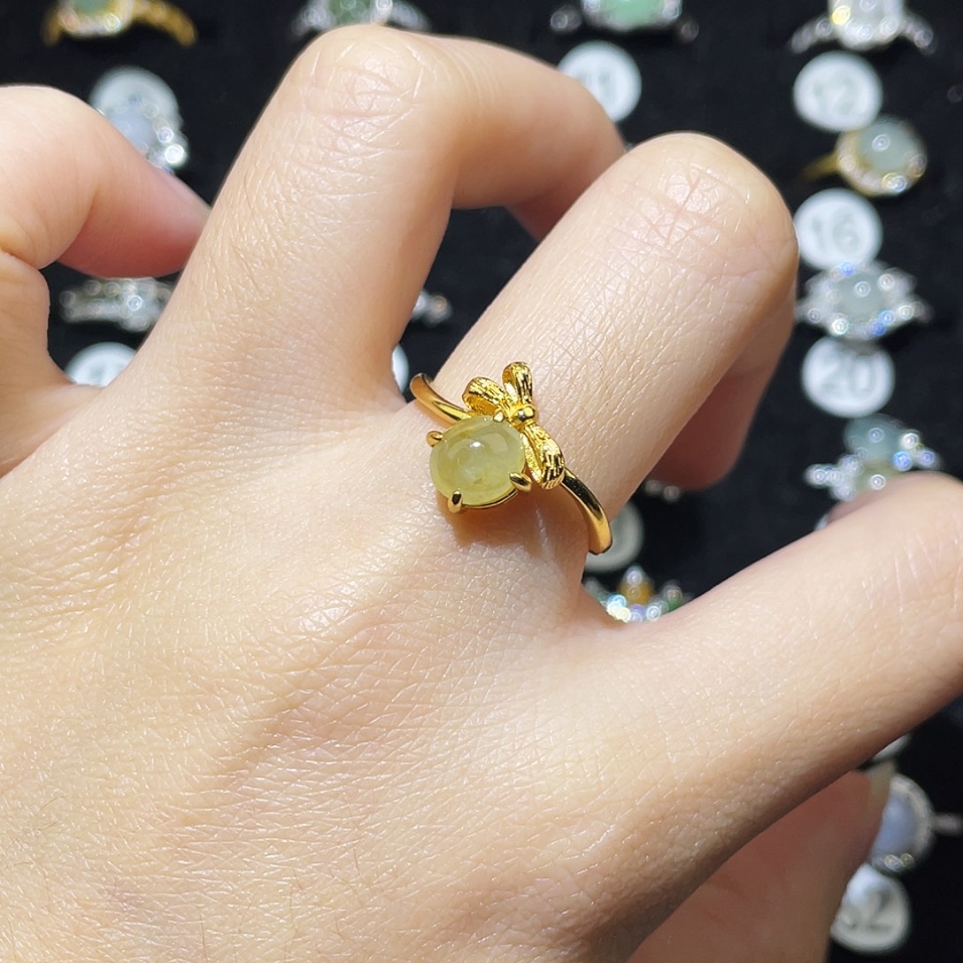 翡翠未镶嵌戒指戒指