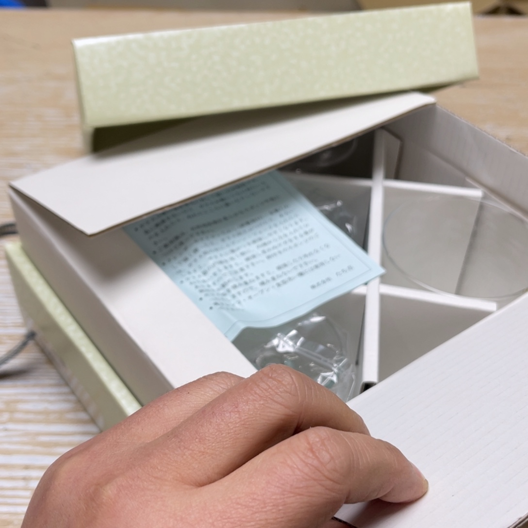 瓷片魔****?密密麻麻地排列着一个