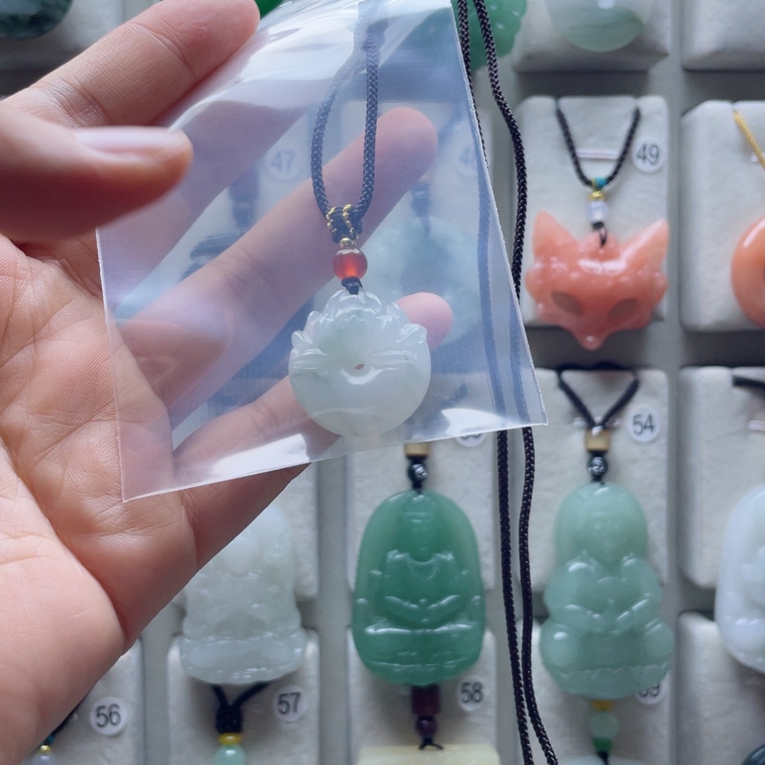 石英质玉未镶嵌颈饰