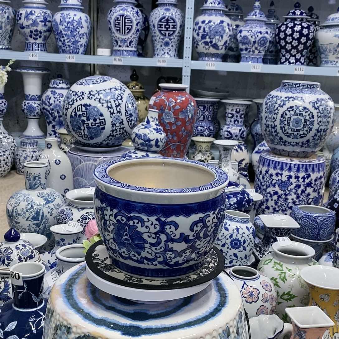 【闪购商品】摆件缠枝莲花盆瓷器器………………………………