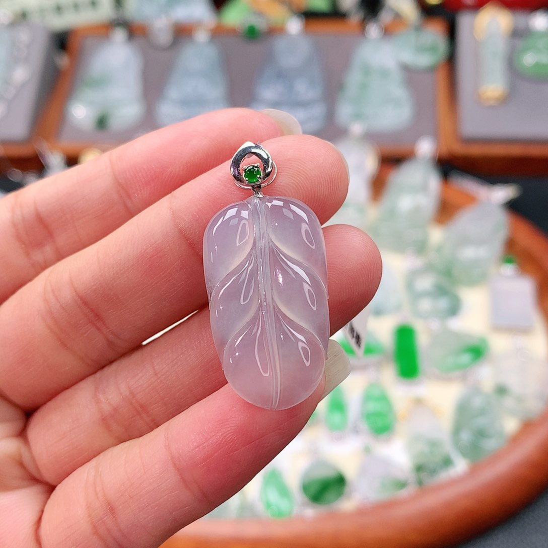 颈饰18K金镶嵌翡翠叶子