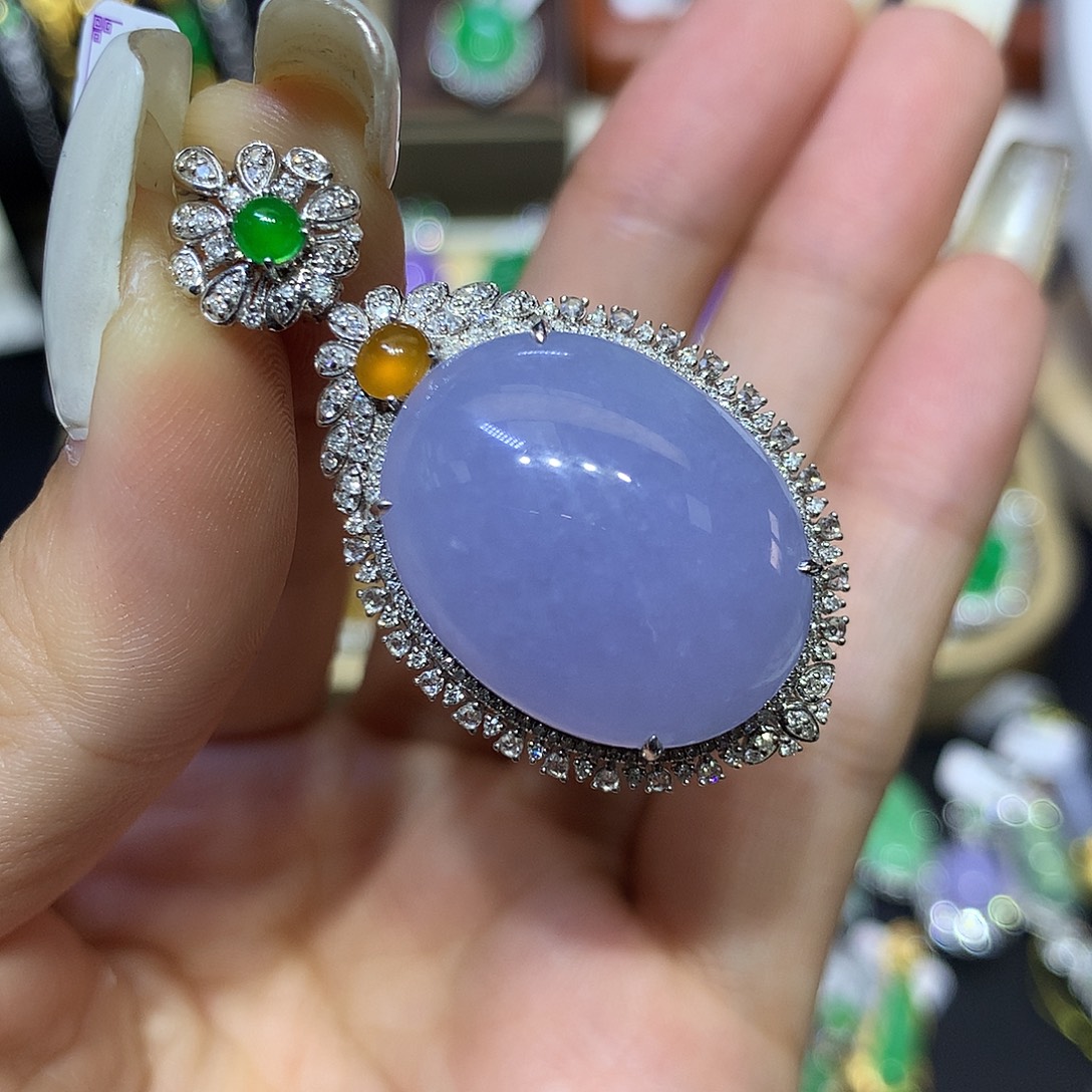 翡翠18K金镶嵌颈饰