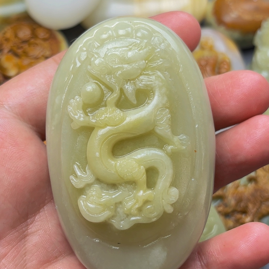 石材方解石手把件龙