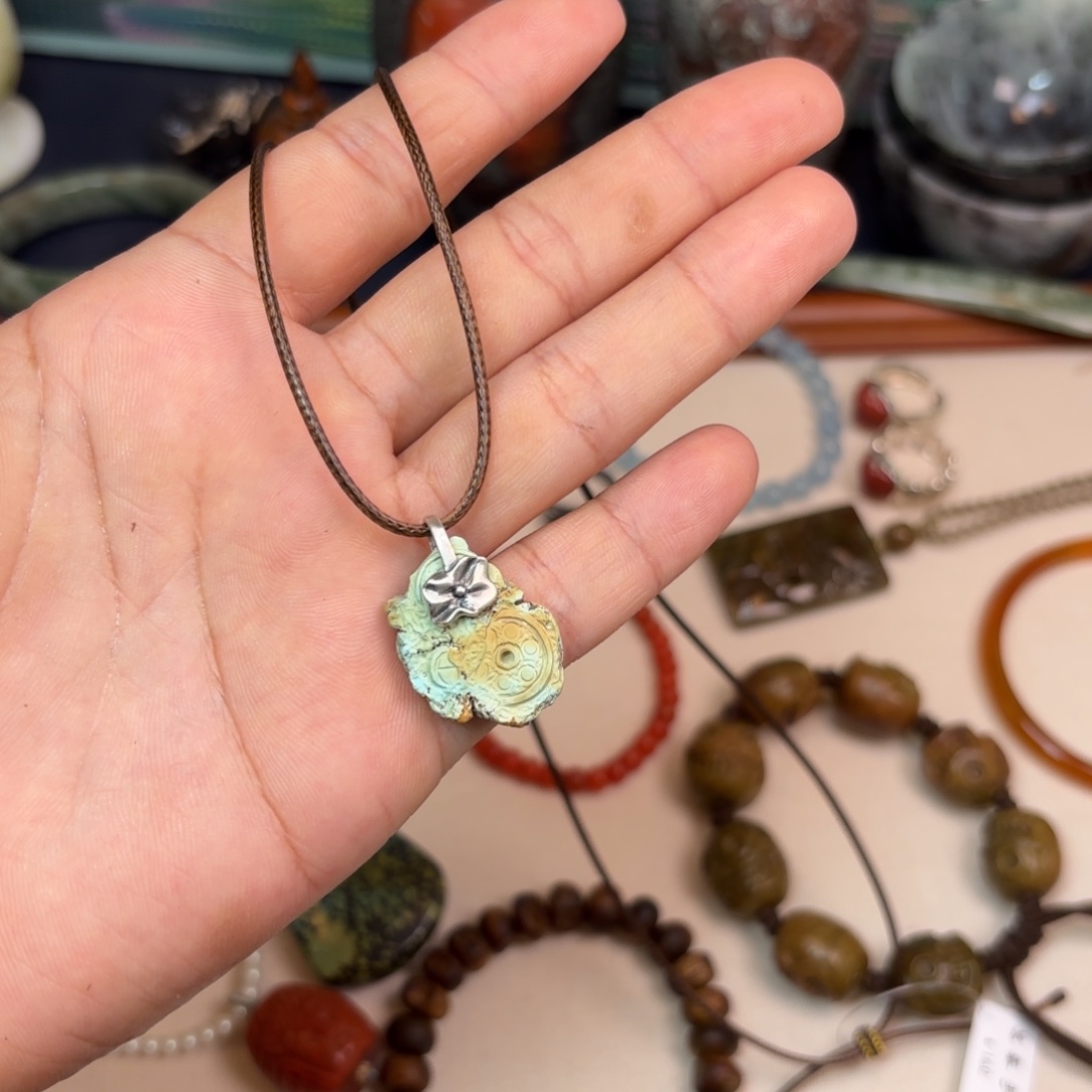 尔***.玛瑙/玉髓颈饰未镶嵌