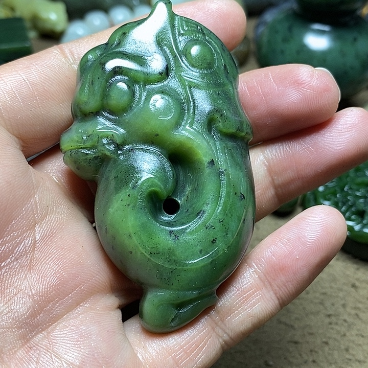 和田玉未镶嵌颈饰