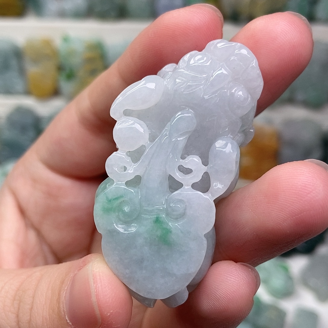 翡翠未镶嵌吊坠(赠链)