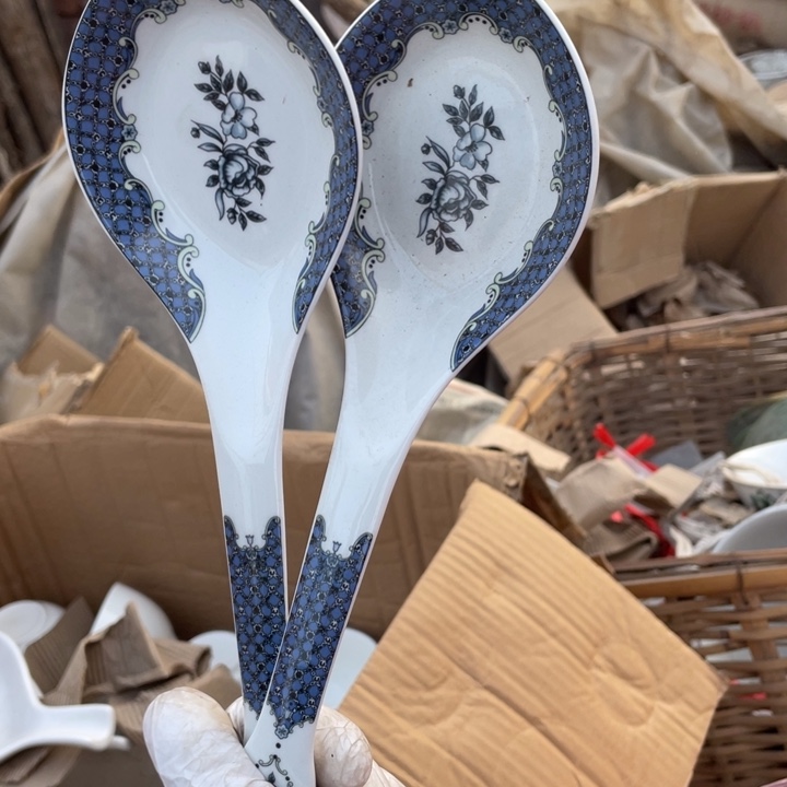 其他盘子碗砂锅都有