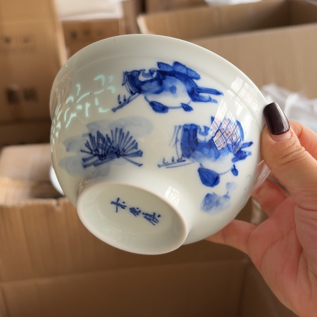 白瓷米饭碗鱼两个好