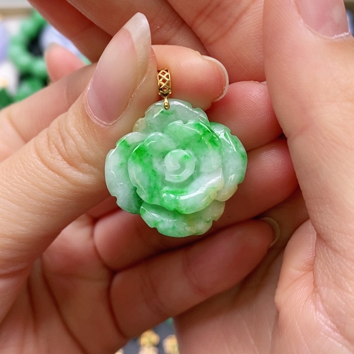 翡翠颈饰未镶嵌吊坠