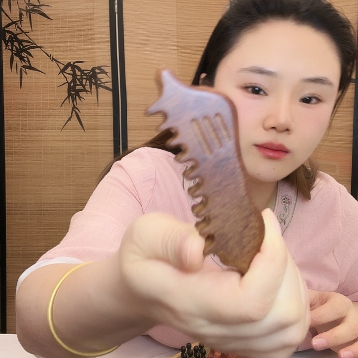 红贵宝迷你脸梳瑕疵