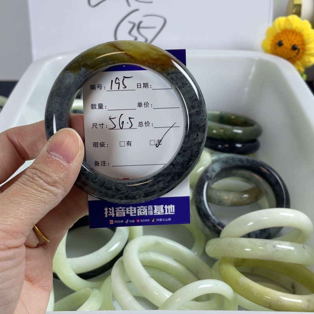 蛇纹石玉手镯合金