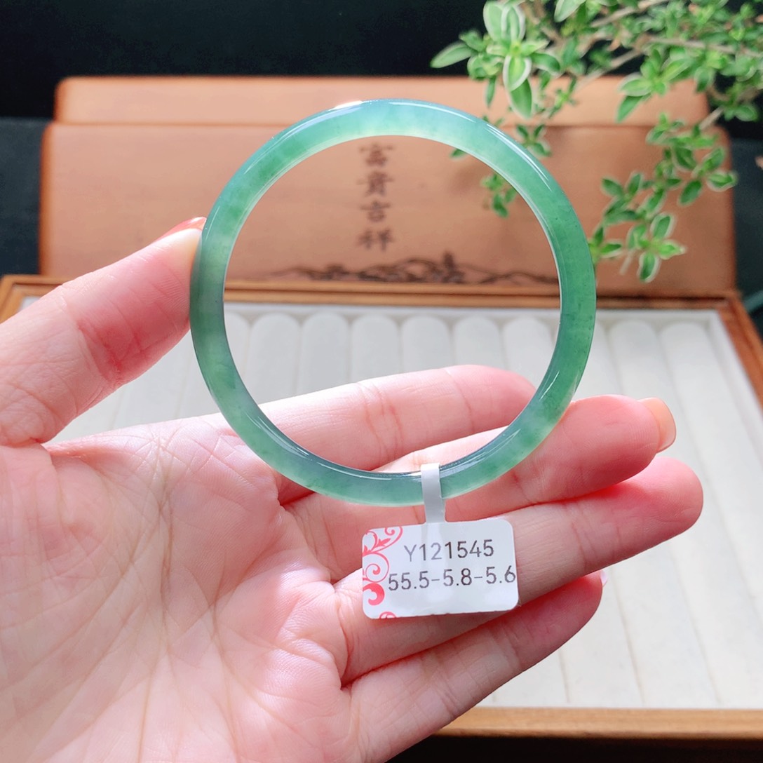 未镶嵌手镯（圆镯）翡翠