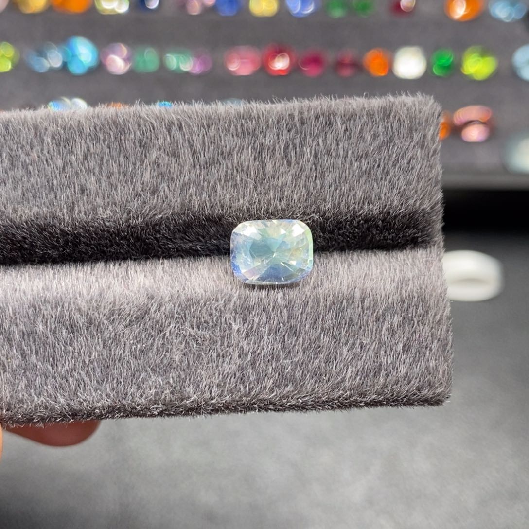 月光石裸石未镶嵌1.85克拉