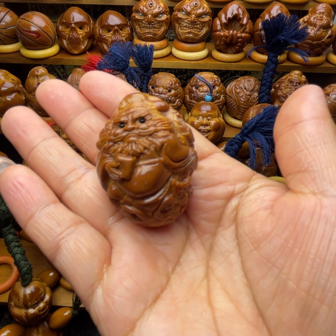 乌***头吊坠橄榄核小钟馗一个