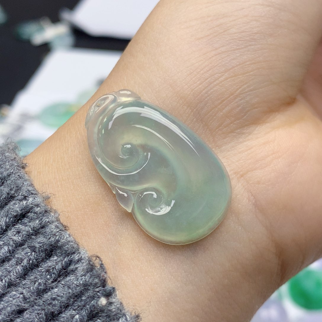 颈饰18K金镶嵌翡翠