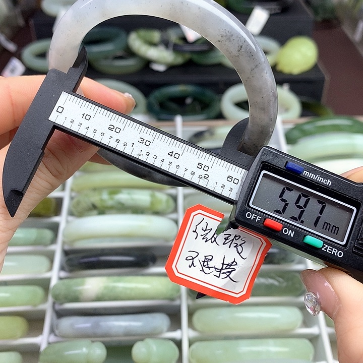 蛇纹石玉手镯未镶嵌641