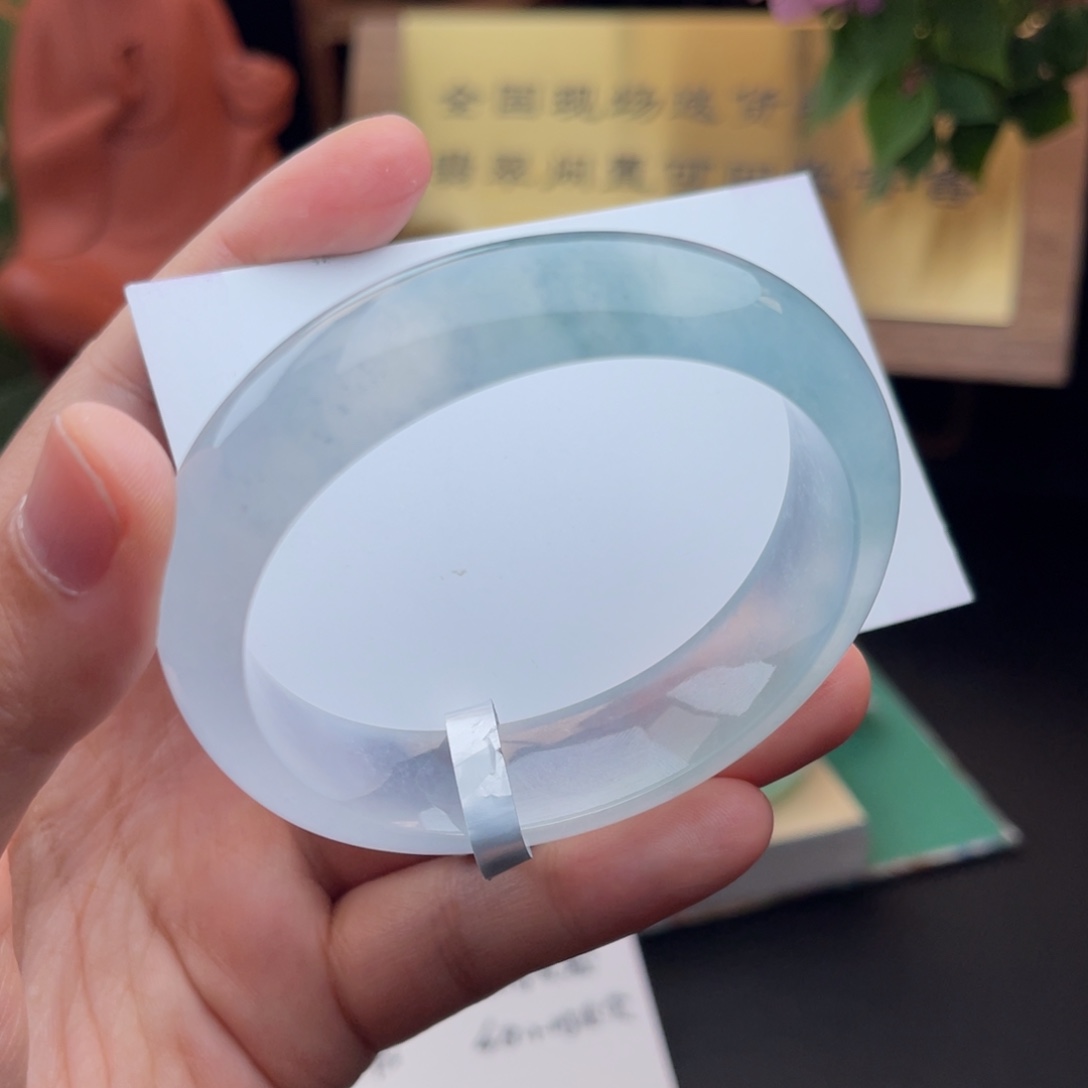 翡翠手镯（贵妃镯）未镶嵌