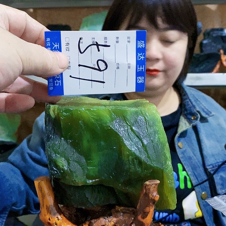 蛇纹石玉原石未镶嵌