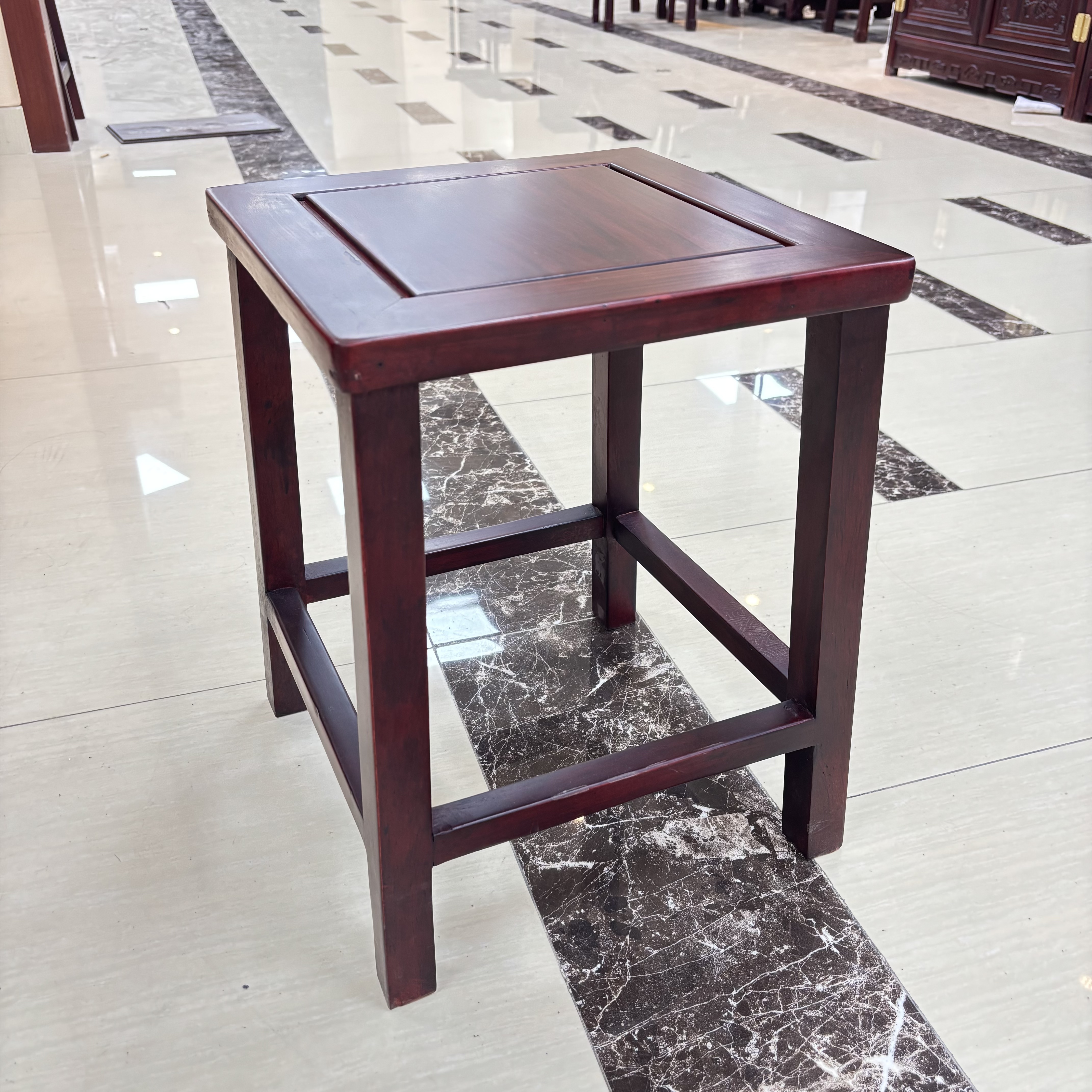 1个（长33宽33高43）南美酸枝木高方凳