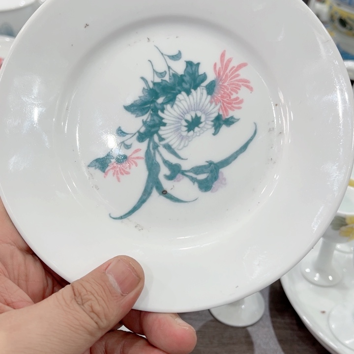 壶釉下五彩的瓷器在