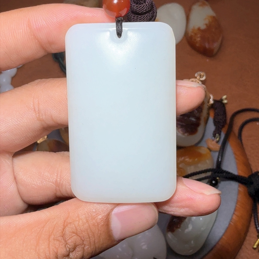 和田玉颈饰未镶嵌贝*