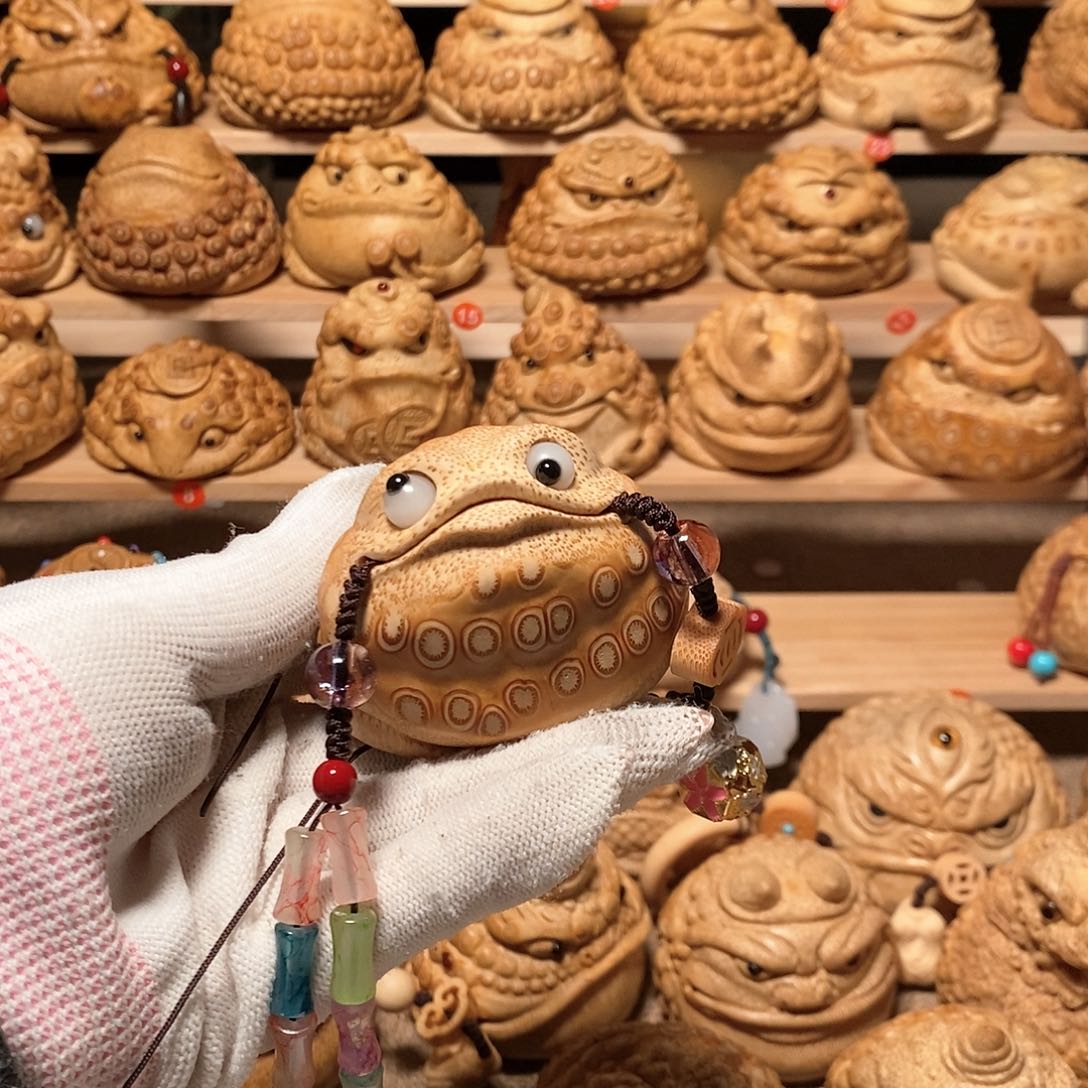 竹山****子竹根雕金蟾竹根雕