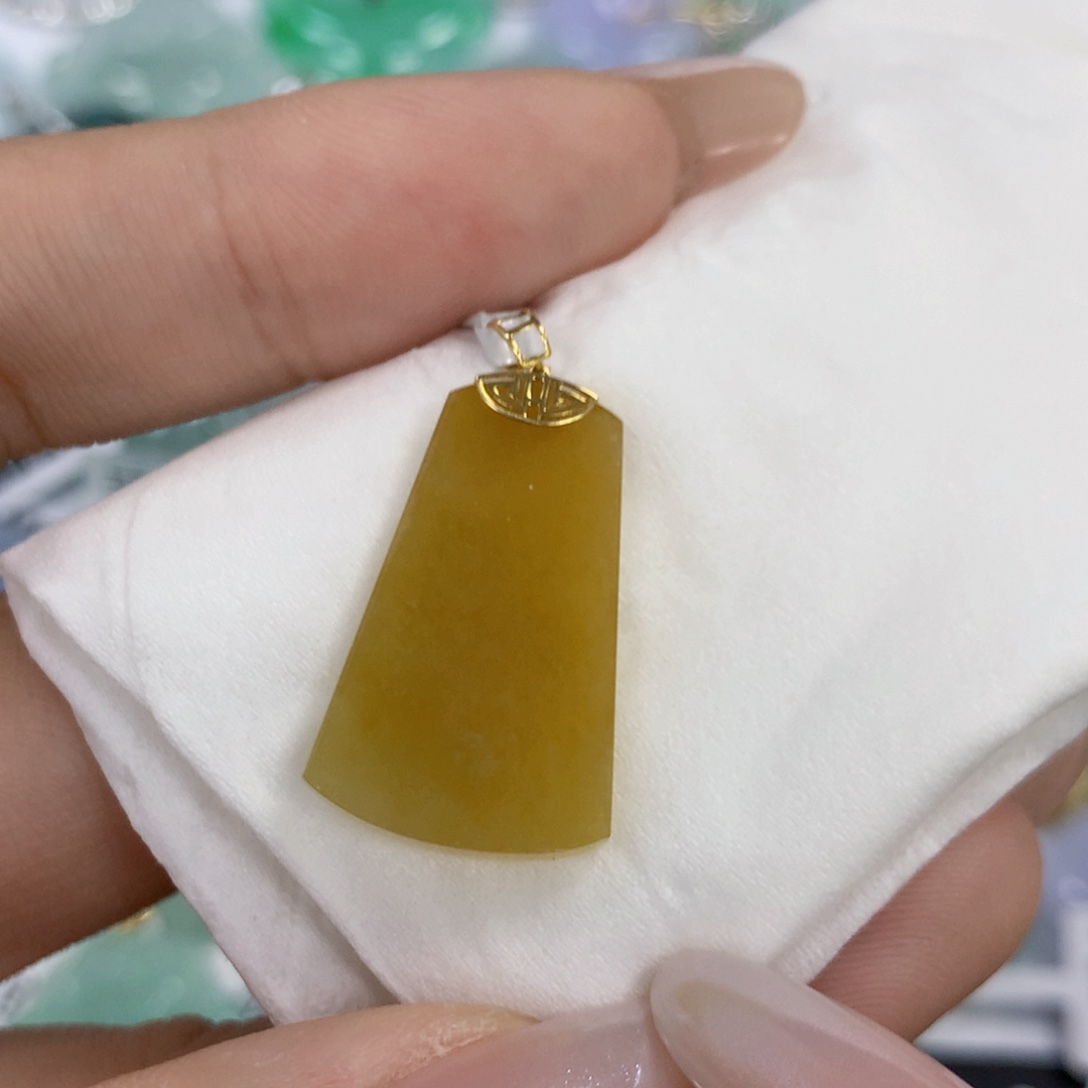 颈饰18K金镶嵌翡翠