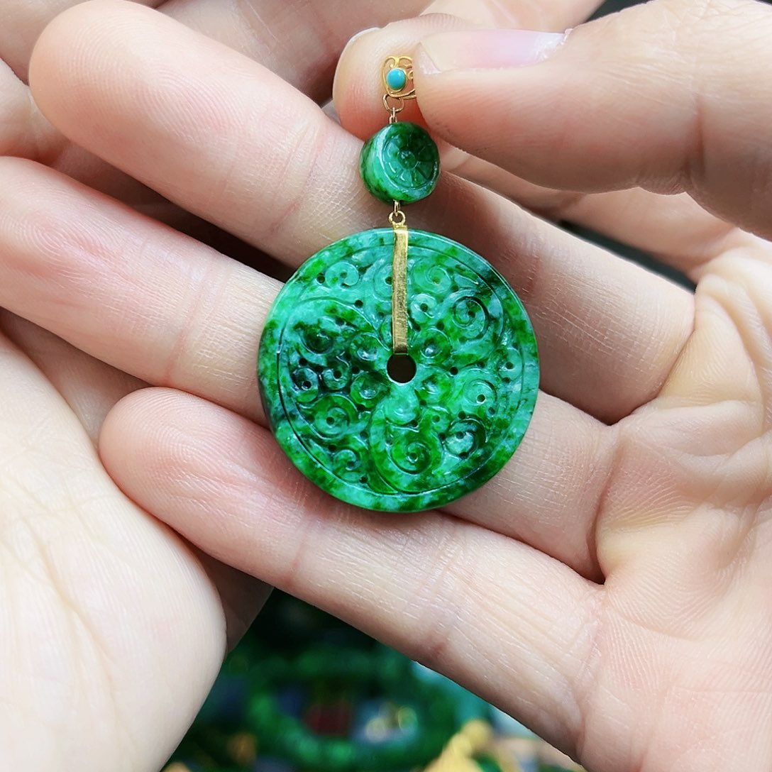 翡翠颈饰18K金镶嵌吊坠