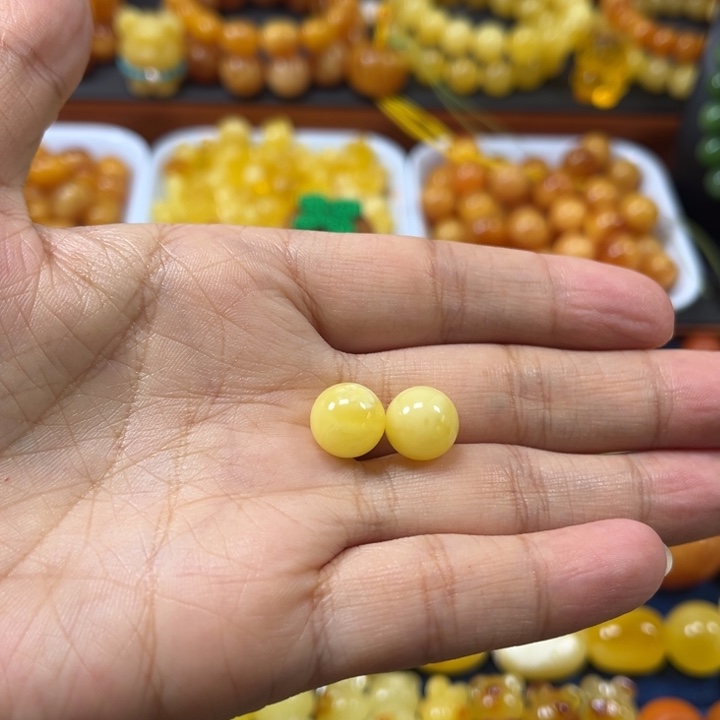 琥珀未镶嵌裸石卡10加浓蜡圆珠一对