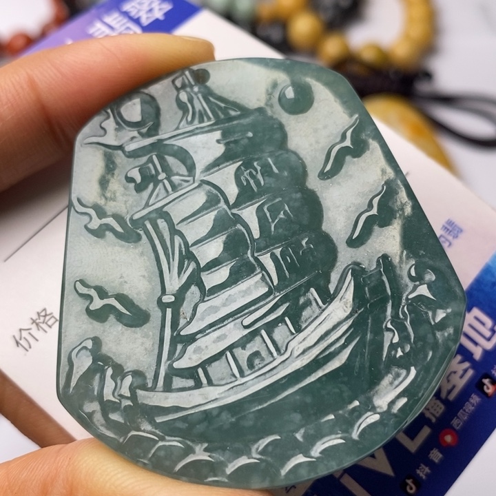 翡翠颈饰未镶嵌翡翠