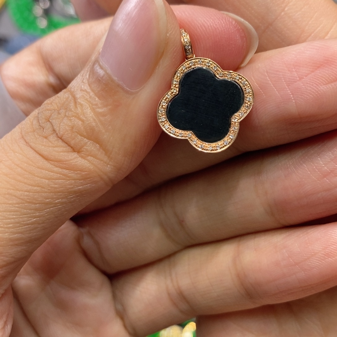 翡翠18K金镶嵌颈饰缅甸