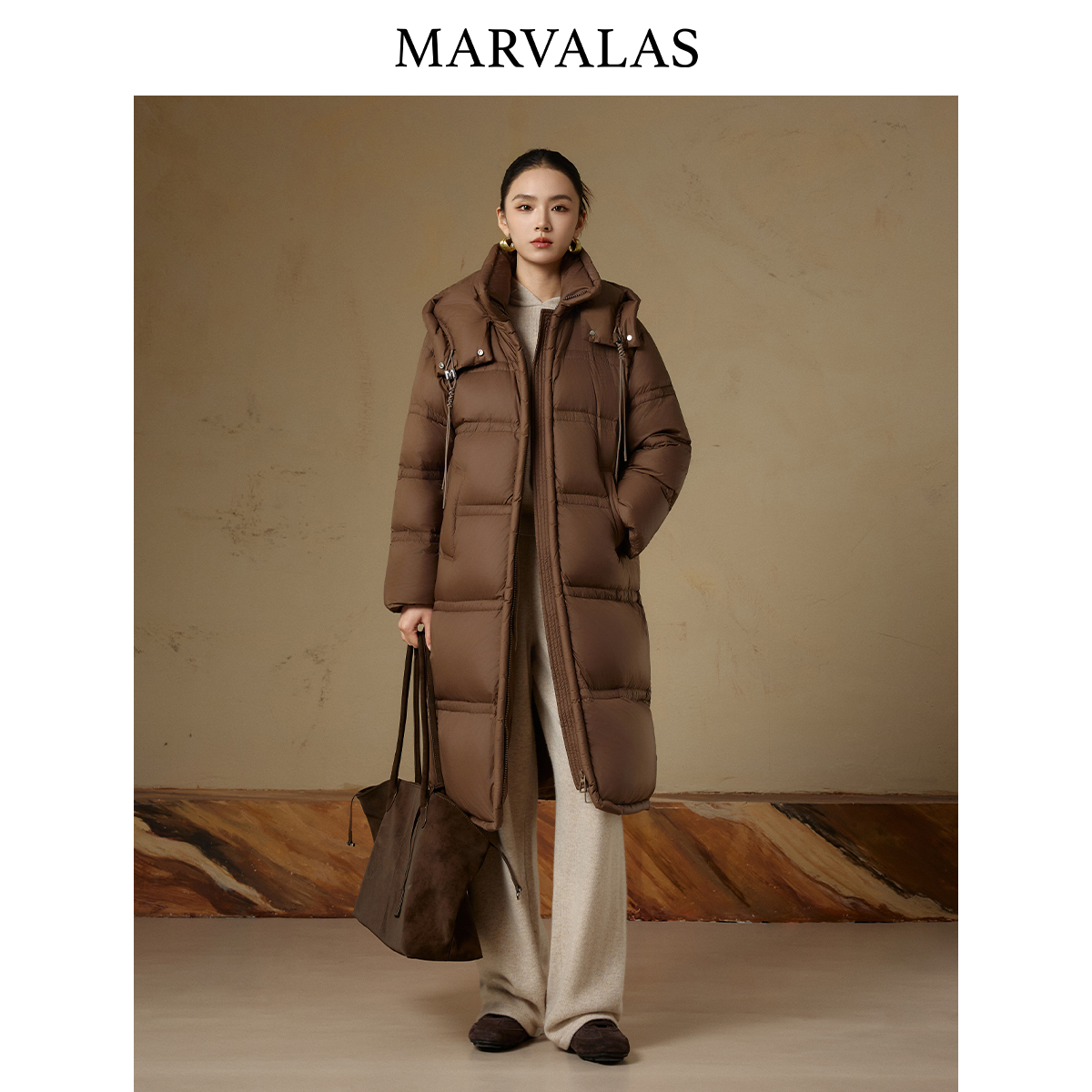 曼德诗长款羽绒服女冬季新款连帽面包服加厚防风保暖外套154H0225