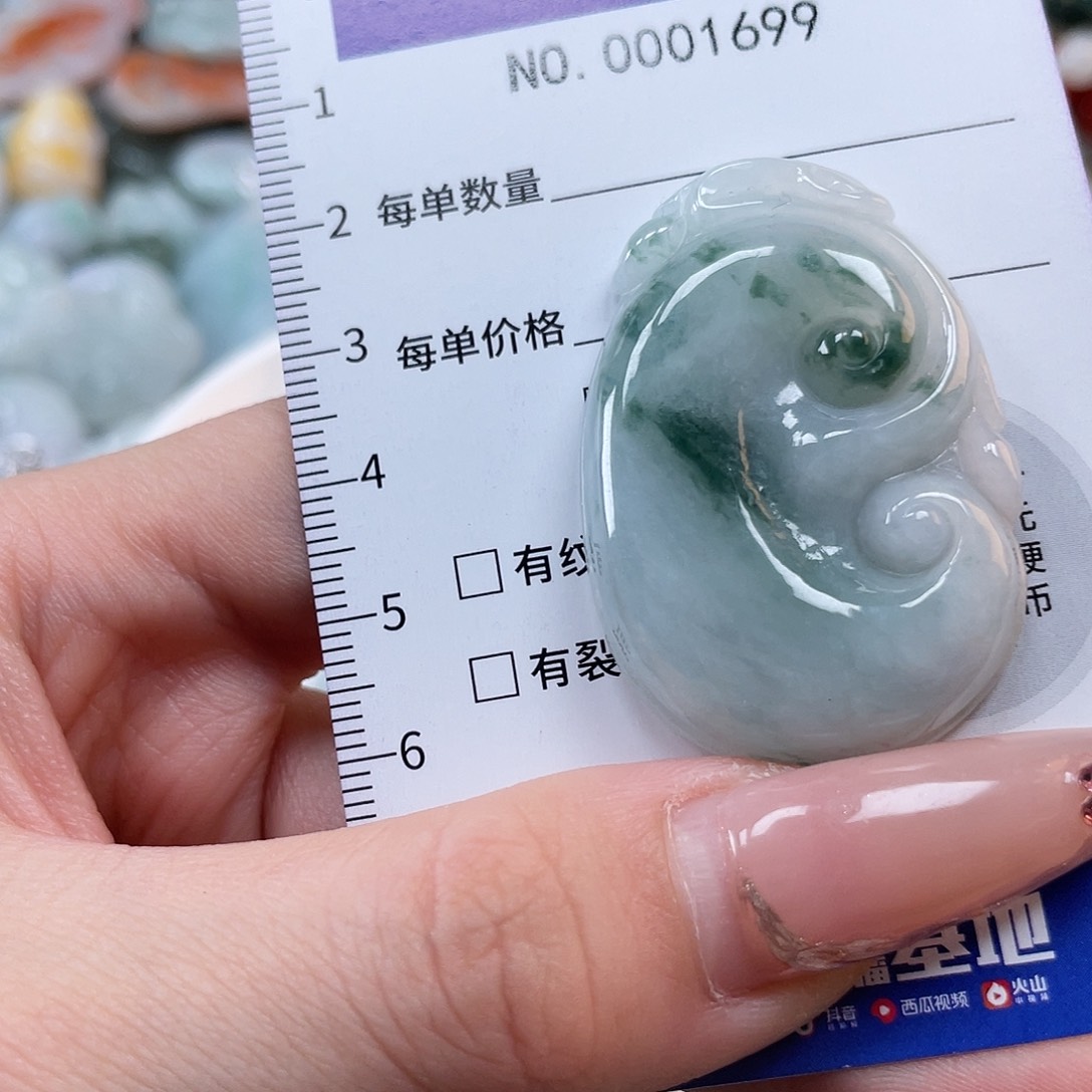 翡翠未镶嵌颈饰hhh
