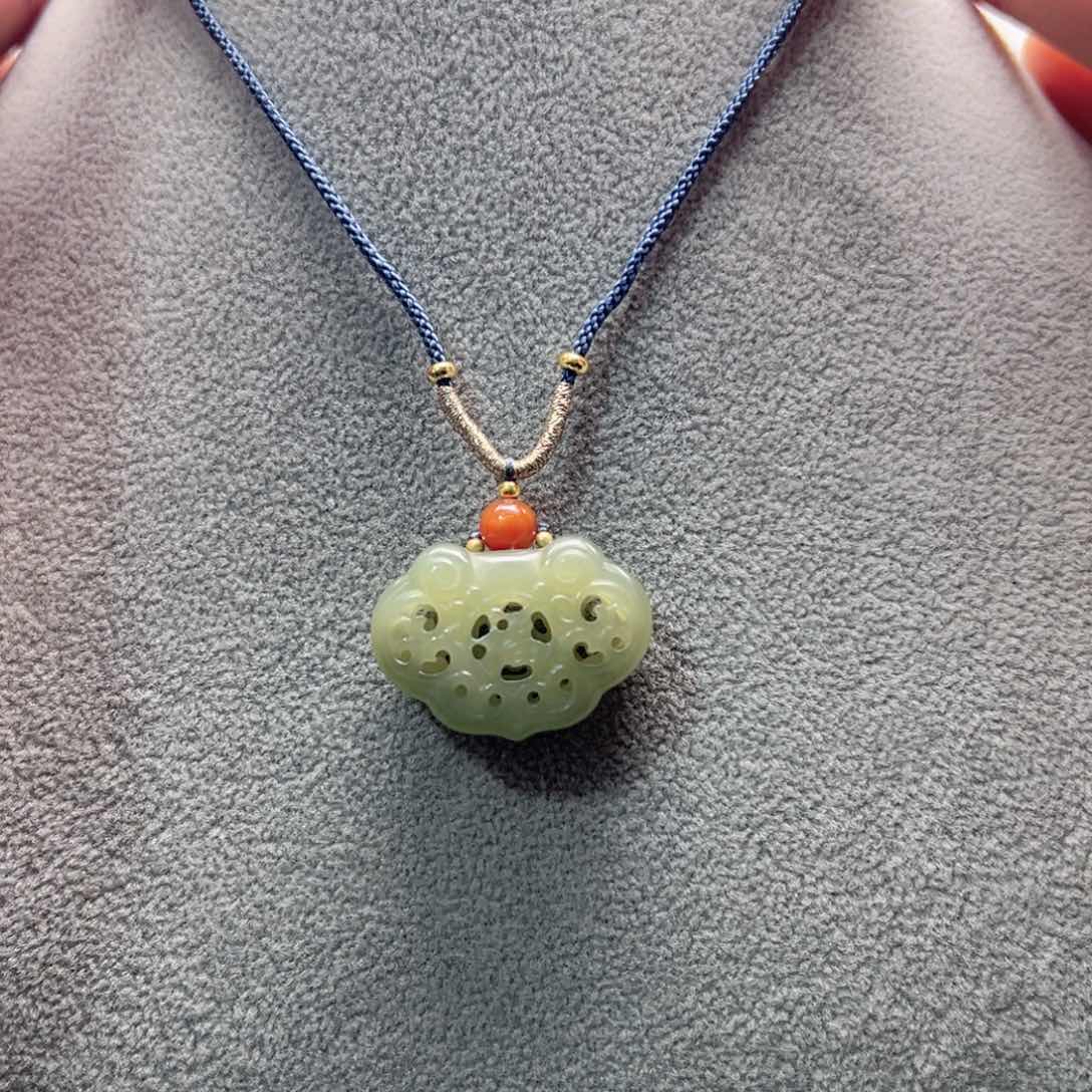 和田玉颈饰未镶嵌多样性拍一发一锁吊坠