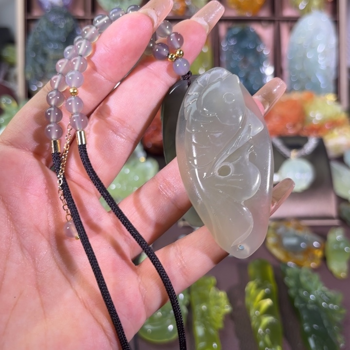 未镶嵌蛇纹石玉颈饰