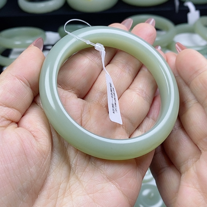 【闪购商品】和田玉手镯未镶嵌小*子