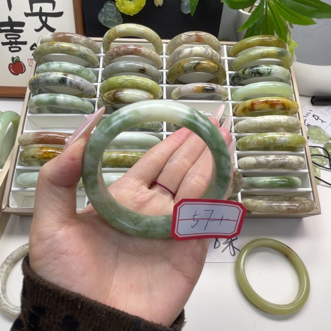 阿***觉蛇纹石玉未镶嵌手镯