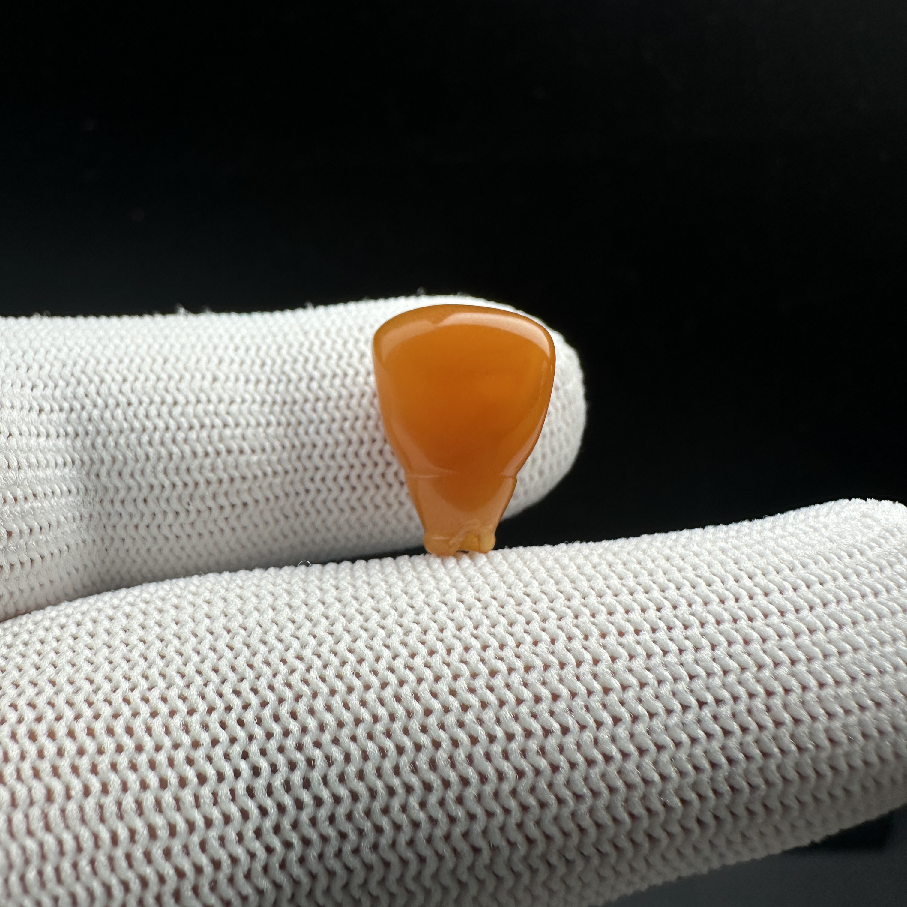 B3641天然原矿俄料蜜蜡 三通瑕疵特价 11.8*16.2mm支持复检