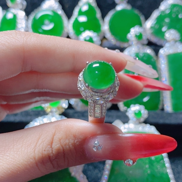 翡翠颈饰未镶嵌